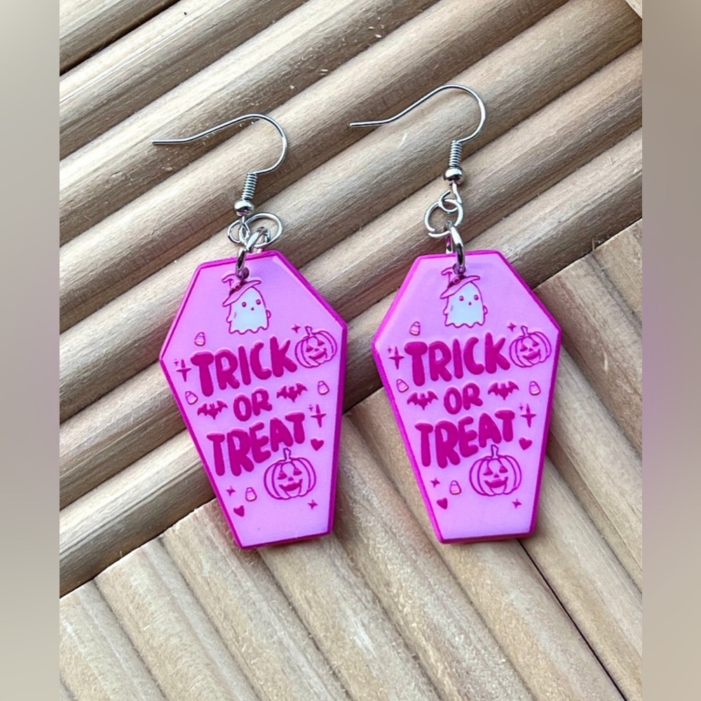 Trick or treat coffin shaped earrings - bright pink